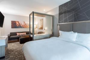 Postel nebo postele na pokoji v ubytování SpringHill Suites by Marriott Chester