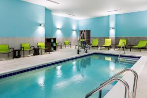 Bazén v ubytování SpringHill Suites by Marriott Chester nebo v jeho okolí