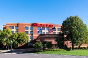 a hotel with a sign for the sheraton at Sheraton Minneapolis West Hotel in Minnetonka