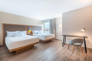 Postel nebo postele na pokoji v ubytování Fairfield by Marriott Medellin Sabaneta + 37 fotografií