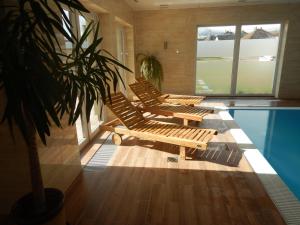 The swimming pool at or close to Konsky Dvor
