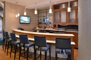 a bar with a row of chairs around it at SpringHill Suites by Marriott Voorhees Mt. Laurel/Cherry Hill in Voorhees