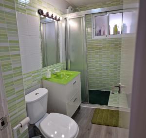 A bathroom at Precioso alojamiento junto al Mediterráneo