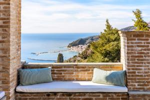 a window seat with a view of the ocean at Archodiko Palio Klima - Infinite Blue Elegance in Neo Klima