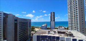 - Vistas a la ciudad, al océano y a los edificios en Studio Portal dos Corais apartamento 1003, en Recife