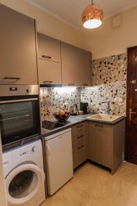 A kitchen or kitchenette at STUDIO SPYROS