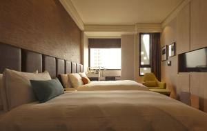 Un pat sau paturi într-o cameră la Treeart Hotel