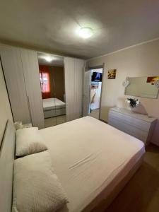A bed or beds in a room at Nathan house Pistis