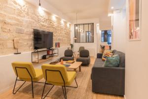 O zonă de relaxare la Design architect Loft for 10 guests near metro