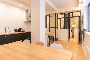 Fotografia z galérie ubytovania Design architect Loft for 10 guests near metro v Paríži