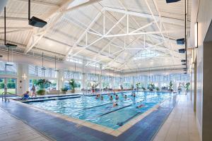 Bazén v ubytování Bayside Resort --- 31574 Winterberry Pkwy Unit 305B nebo v jeho okolí