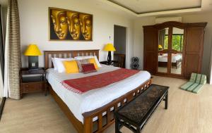 Giường trong phòng chung tại Fah Suay Villa - Incredible & Spacious 5 Bedrooms +45 ảnh