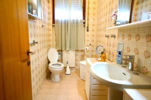 A bathroom at Affittacamere Umberto&Marisa