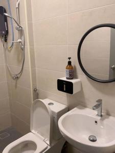 Baðherbergi á luxirious 2BR suite in cheras
