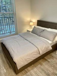 a large bed in a bedroom with a window at 1 bed apartment in Zone 2, minutes from Oval tube. in London