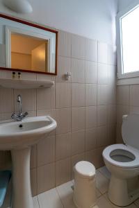 A bathroom at Manto Hotel