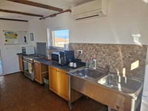 Kuchyň nebo kuchyňský kout v ubytování GuestHouse Flora