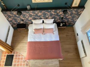 Posteľ alebo postele v izbe v ubytovaní Maison Chemin, chambres d'hôtes à Amboise
