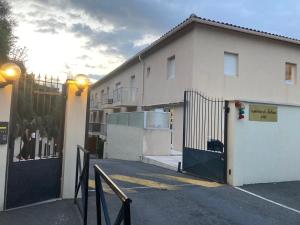 Budova, v ktorej sa apartmán nachádza