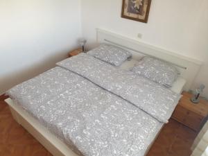Postel nebo postele na pokoji v ubytování Apartments Miletic J-I