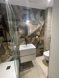 Kúpeľňa v ubytovaní Maison chaleureuse entre pins et océan + 15 fotografií