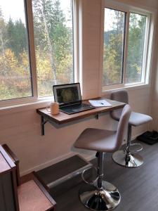 TV/Unterhaltungsangebot in der Unterkunft Modern Private Tiny House in the Forest