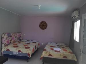 Giường trong phòng chung tại Casa Temporada, jequia