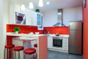 Kuchyňa alebo kuchynka v ubytovaní Feelathome Center Apartments