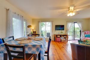 a dining room with a table and a ceiling fan at Breezy Kailua-Kona Bungalow with Lanai and Ocean View! in Kailua-Kona