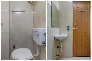 a bathroom with a toilet and a sink at OYO Hotel Satguru in Jamshedpur