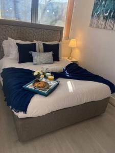 a bed with a tray of food on top of it at Luxury 2 Bedroom Charter House in Milton Keynes