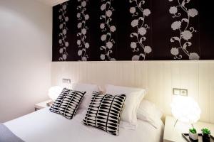 Posteľ alebo postele v izbe v ubytovaní Feelathome Center Apartments