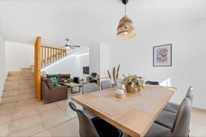 Posezení v ubytování Casa del puerto, encanto junto al mar + 20 fotografií