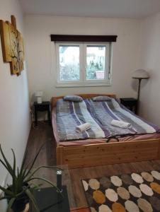 a bedroom with a bed with a window at Italia House in Fót