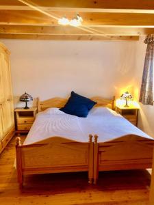 Postel nebo postele na pokoji v ubytování Zermattmountainchalet Tambiel