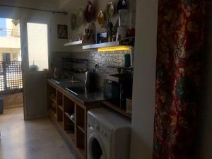 Appartement de Charme Avec Vue Sur Mer廚房或簡易廚房