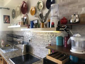 Appartement de Charme Avec Vue Sur Mer廚房或簡易廚房