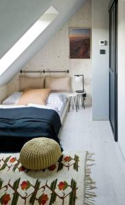 a bedroom with a bed and a rug on the floor at Apartament Czerwona Łasica in Jaworki