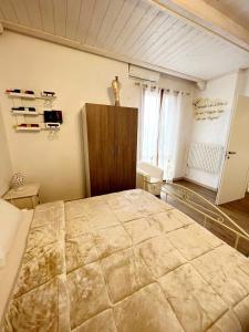En eller flere senger på et rom på Il Girasole