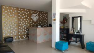 a living room with a wall decorated with hearts at Hotel Diamonds in Ríohacha