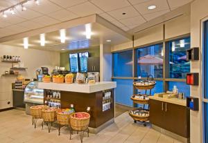 Příslušenství pro přípravu čaje a kávy v ubytování Hyatt Regency Denver Tech Center