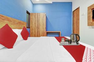 Una cama o camas en una habitación de HOTELO THE MUMBAI INN