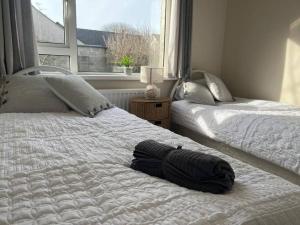 Ένα ή περισσότερα κρεβάτια σε δωμάτιο στο Modern house for your seaside getaway