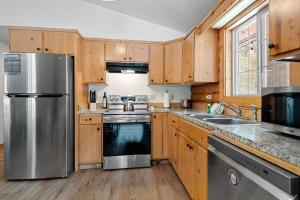 Gallery image of Pine Loop Log Cabin - Meredith Lodging in La Pine