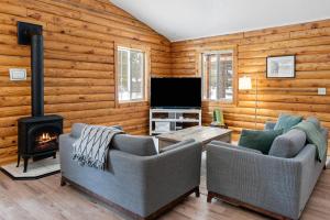 Gallery image of Pine Loop Log Cabin - Meredith Lodging in La Pine