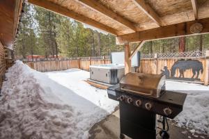 Gallery image of Pine Loop Log Cabin - Meredith Lodging in La Pine