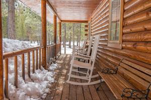 Gallery image of Pine Loop Log Cabin - Meredith Lodging in La Pine