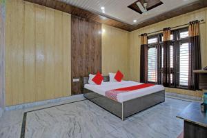 Cama o camas de una habitación en OYO Hotel The Vidya Grand