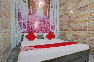 Ein Bett oder Betten in einem Zimmer der Unterkunft OYO Hotel The Vidya Grand