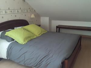Posteľ alebo postele v izbe v ubytovaní Maison spacieuse avec terrasse, près de Saint-Dié, idéale pour randonnées et proche de l'Alsace - FR-1-589-464